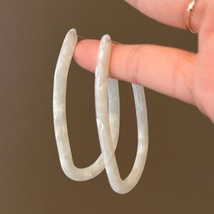 Pearlescent Marbled Hoop Earrings - Iridescent White